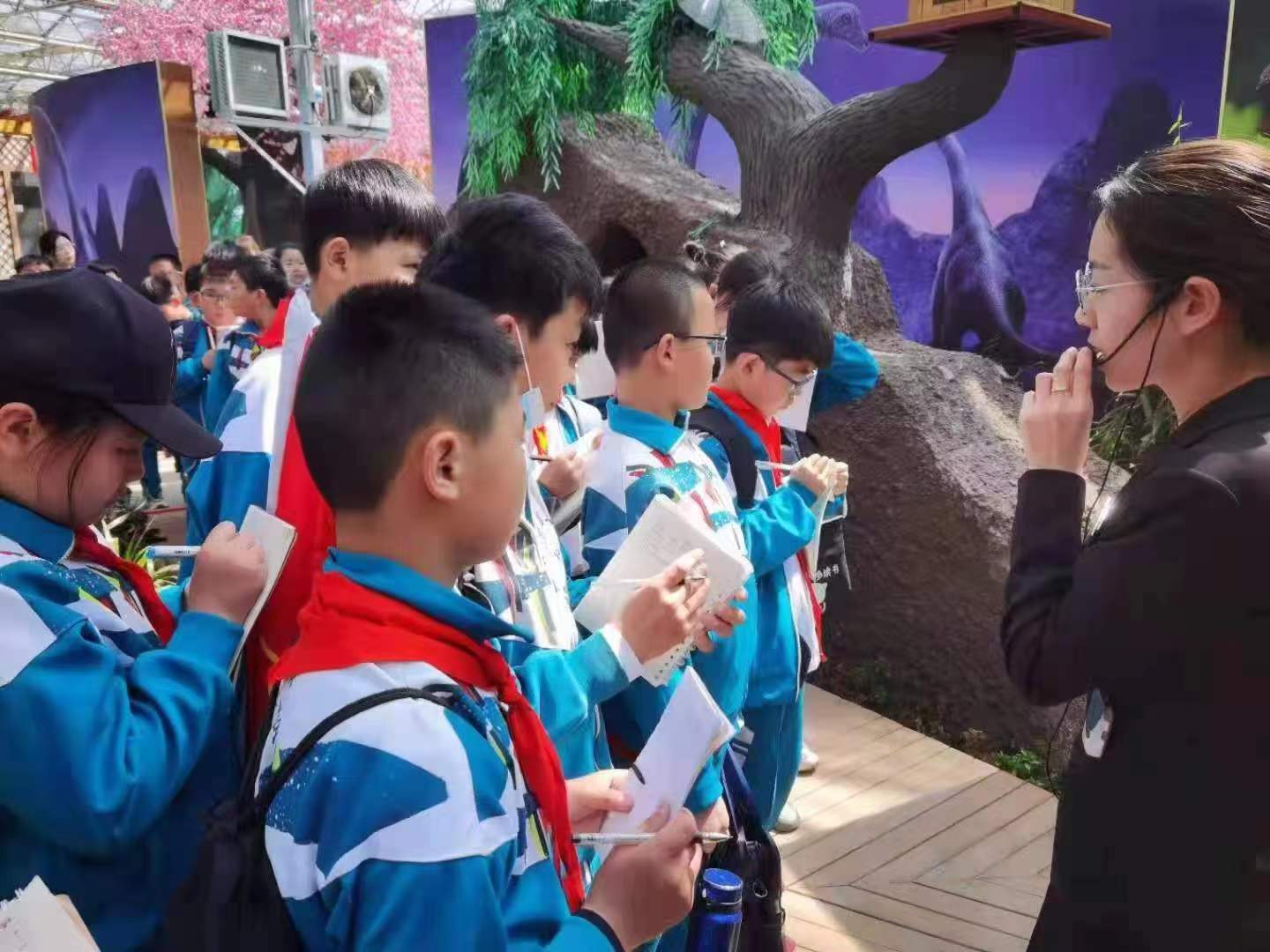 各地中小學(xué)生來(lái)茂豐金蟬科普示范基地研學(xué)