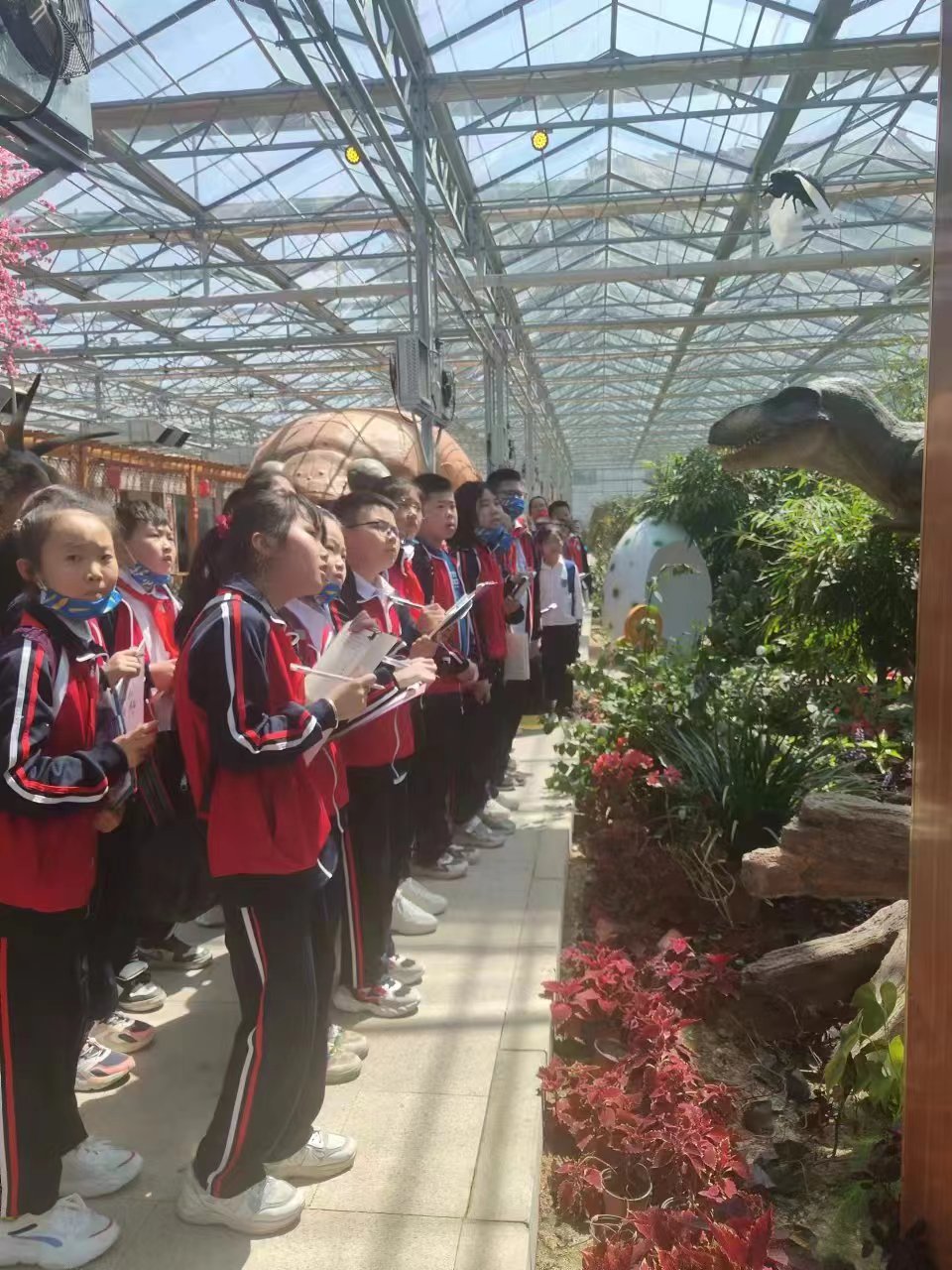 各地中小學(xué)生來(lái)茂豐金蟬科普示范基地研學(xué)